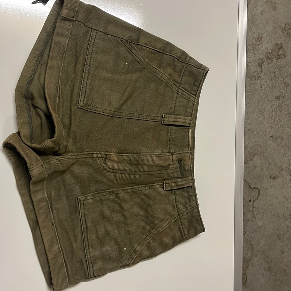 Pacsun army green mom shorts in size 24